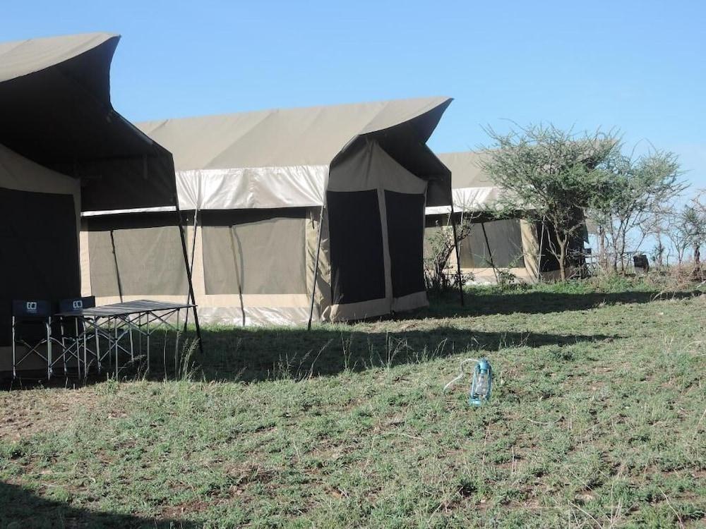 Serengeti Wildebeest Camp Hotel Buitenkant foto